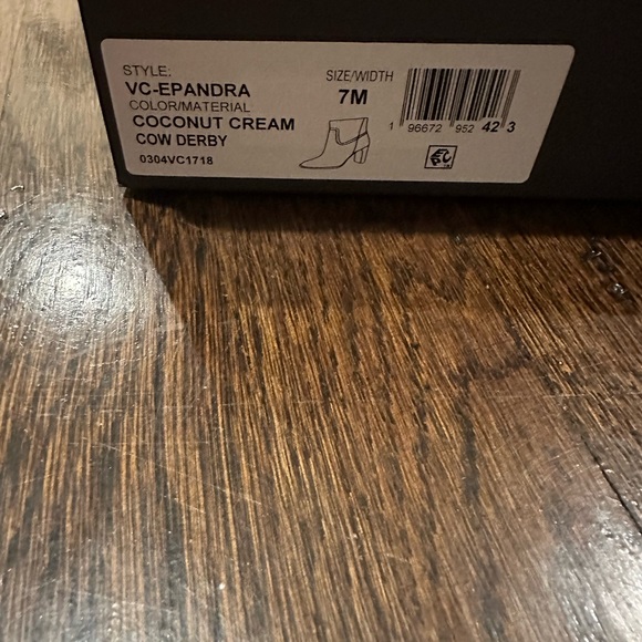 NWT Vince Camuto Leather Epandra Ankle Boot- Coconut Cream - Size 7 - Picture 6 of 11